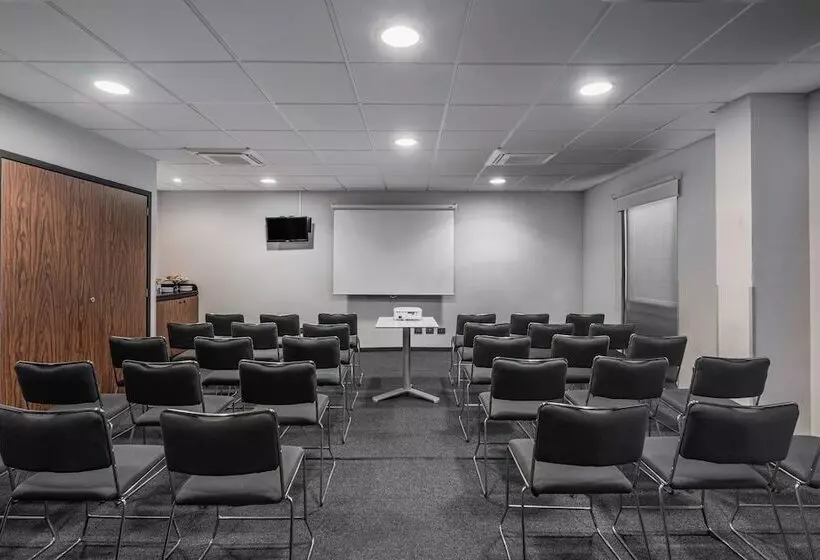 Hotel City Express By Marriott Queretaro Jurica