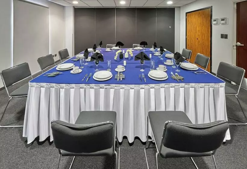 Hotel City Express By Marriott Queretaro Jurica