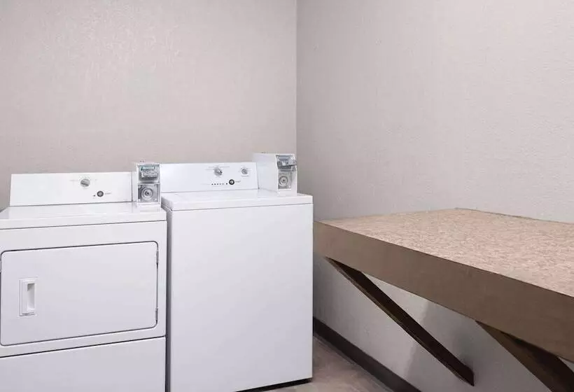 Отель Days Inn By Wyndham Ardmore