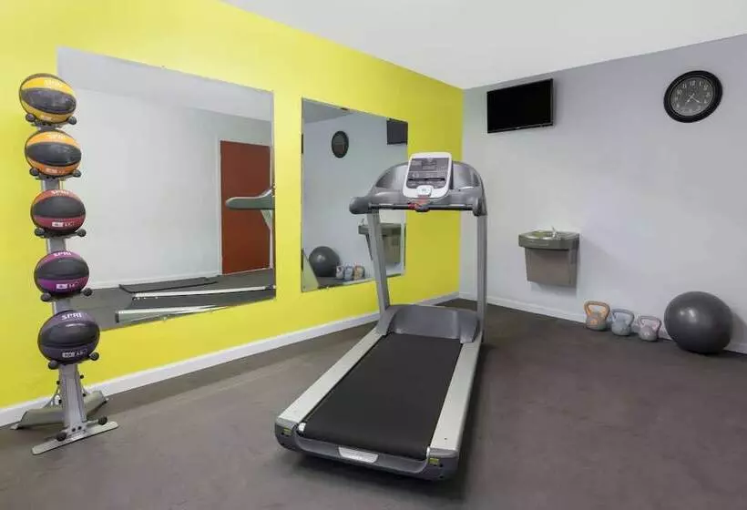 Отель Days Inn By Wyndham Ardmore