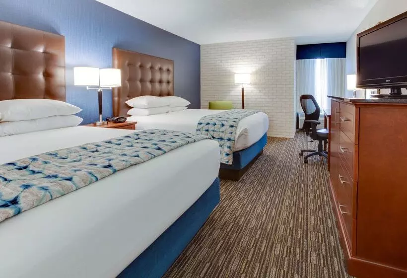 هتل Drury Inn & Suites Nashville Airport