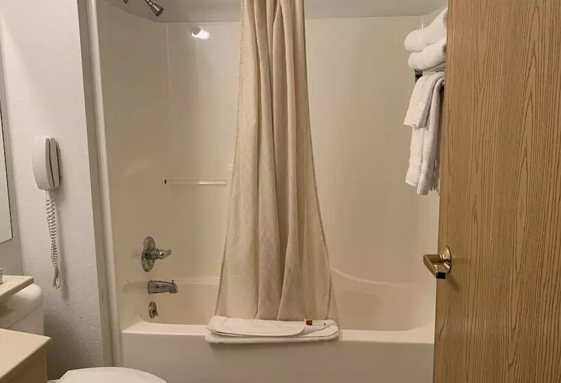 Отель Fairbridge Inn And Suites Miles City