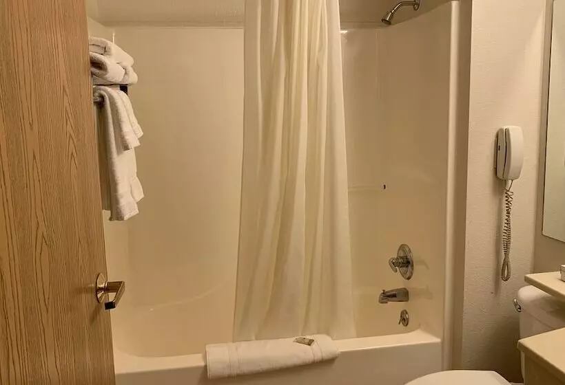 Отель Fairbridge Inn And Suites Miles City