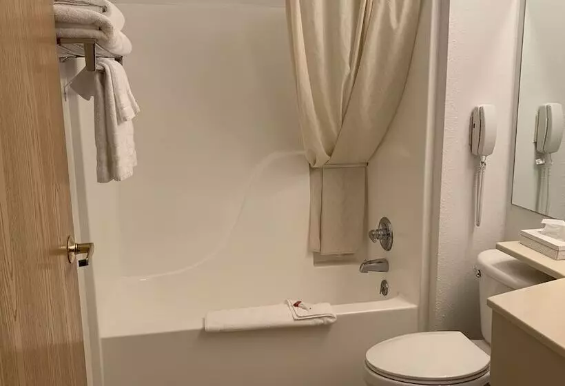 Отель Fairbridge Inn And Suites Miles City