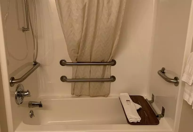 Отель Fairbridge Inn And Suites Miles City