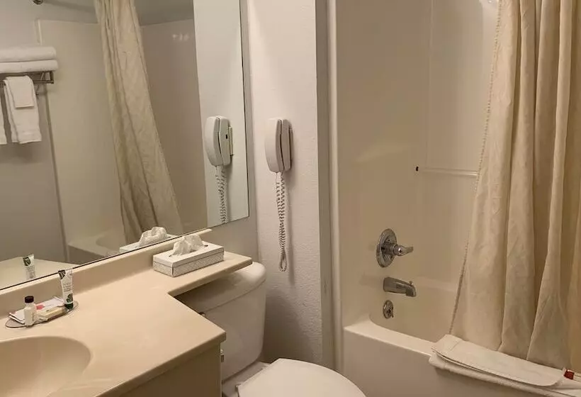 Отель Fairbridge Inn And Suites Miles City