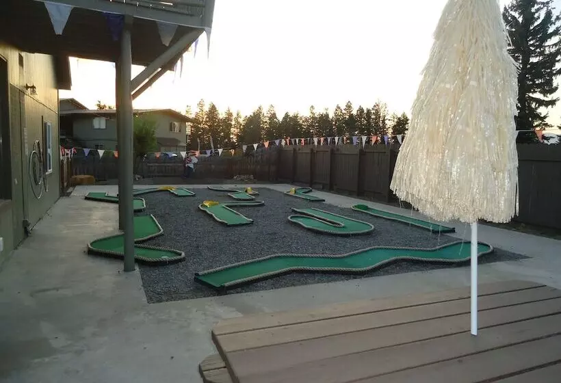 Отель Glacier Basecamp Lodge