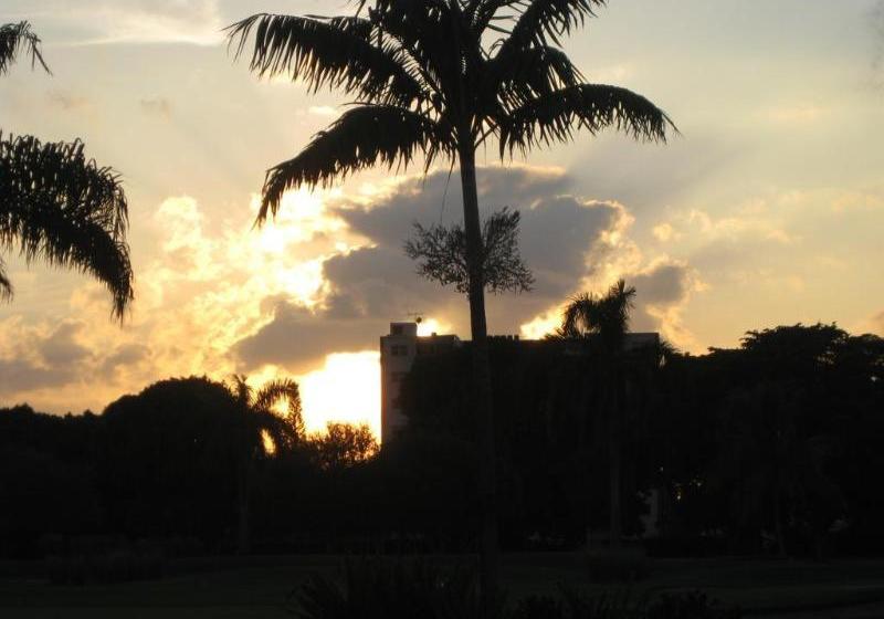 בית מלון כפרי Hollywood Beach Golf Resort