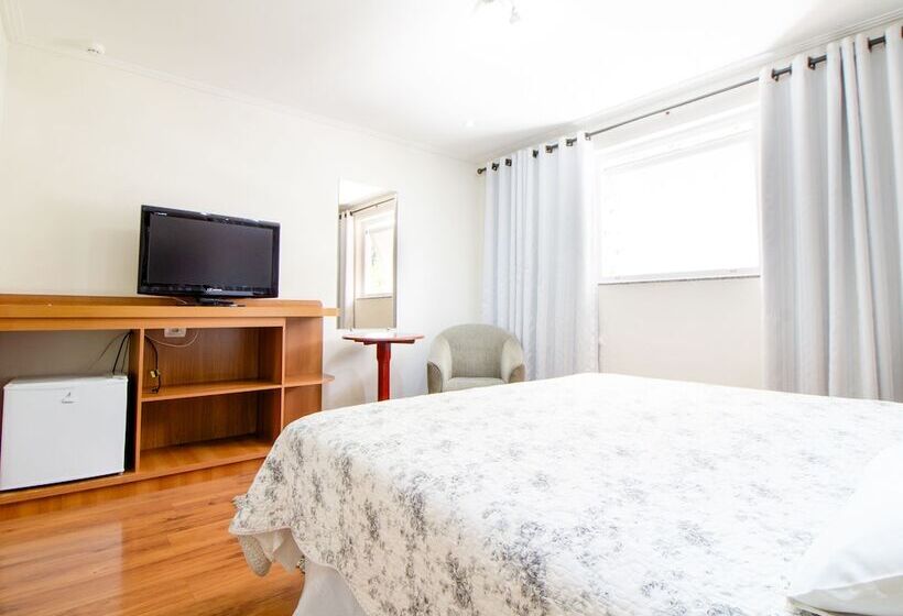 هتل Velinn Pousada Chateau Do Luar