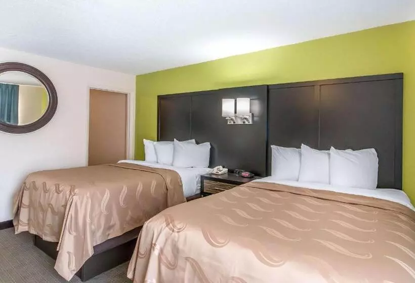 ホテル Quality Inn Hinesville Fort Stewart Area, Kitchenette Rooms Pool Guest Laundry