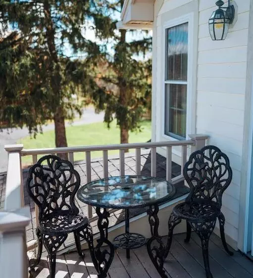 Otel Skaneateles Suites