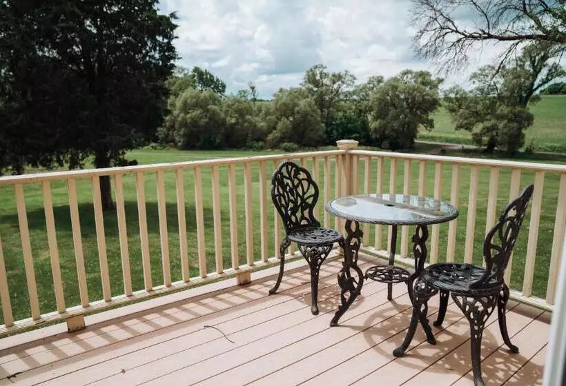 Otel Skaneateles Suites