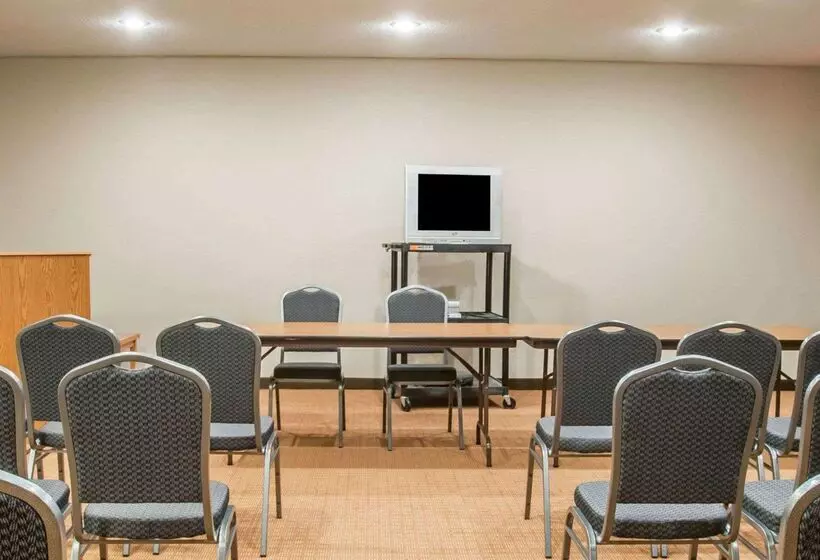 בית מלון כפרי Sleep Inn & Suites Lake Of The Ozarks