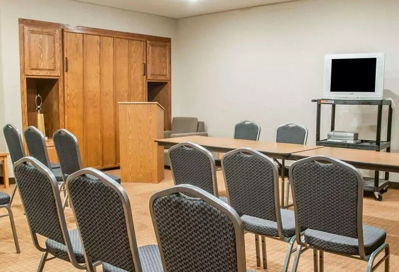 בית מלון כפרי Sleep Inn & Suites Lake Of The Ozarks