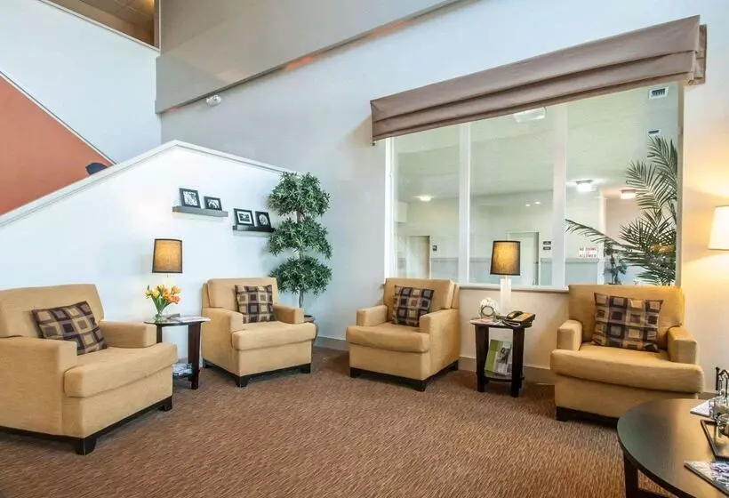 בית מלון כפרי Sleep Inn & Suites Lake Of The Ozarks