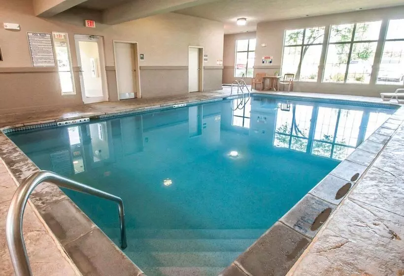 בית מלון כפרי Sleep Inn & Suites Lake Of The Ozarks