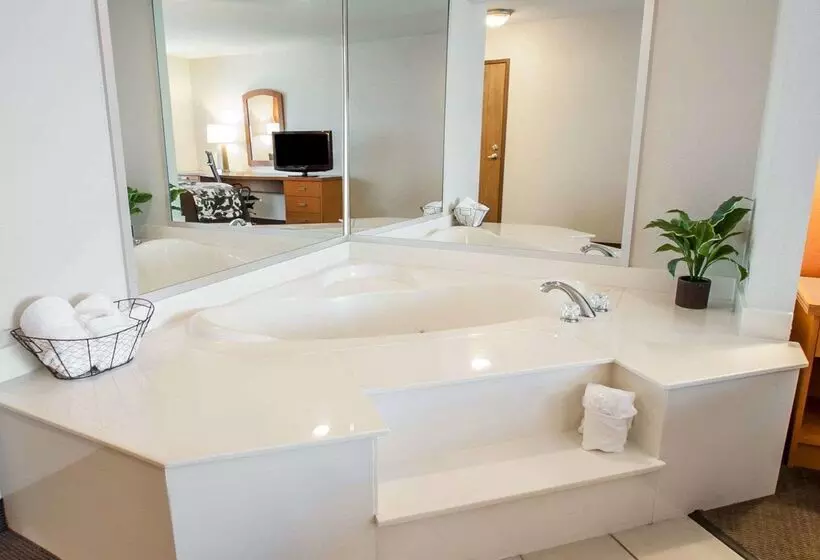 בית מלון כפרי Sleep Inn & Suites Lake Of The Ozarks