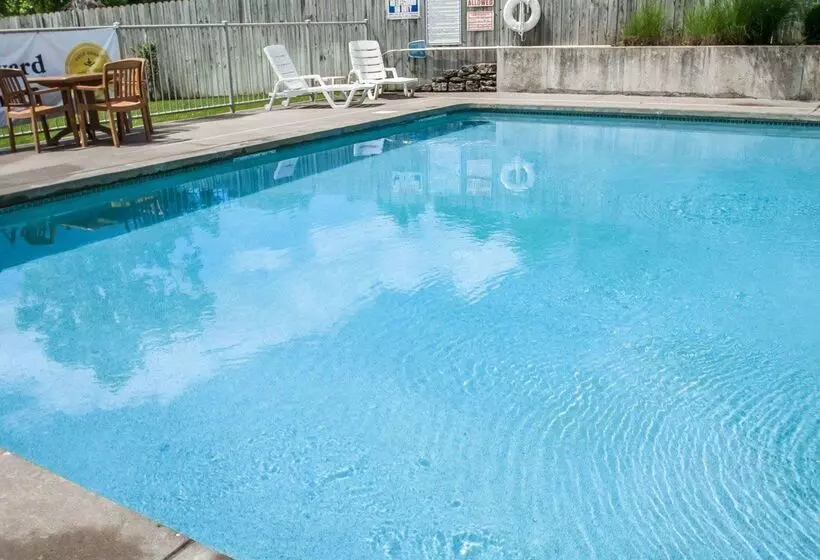 בית מלון כפרי Sleep Inn & Suites Lake Of The Ozarks