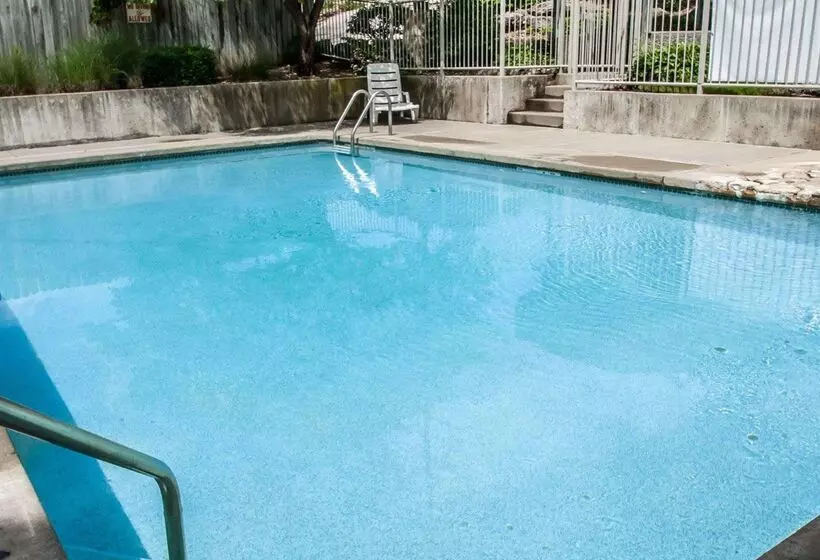 בית מלון כפרי Sleep Inn & Suites Lake Of The Ozarks