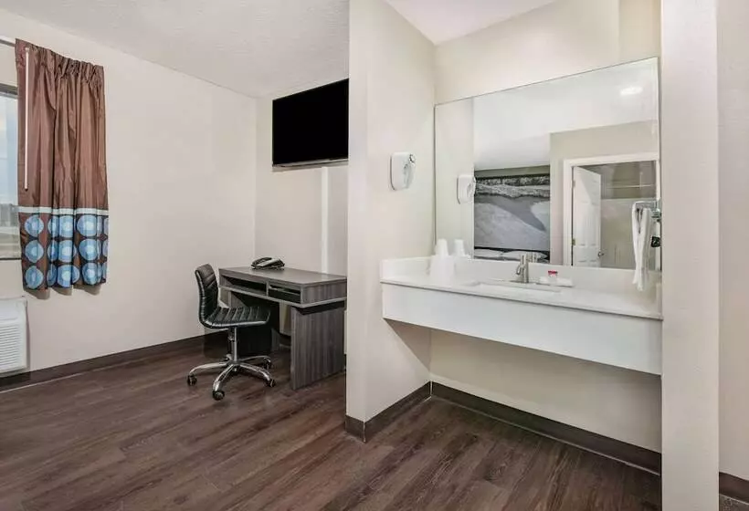 Отель Super 8 By Wyndham Moss Point