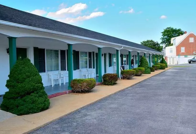 ホテル The Cardinal Inn