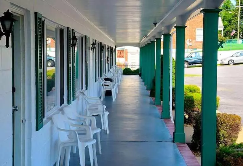 ホテル The Cardinal Inn