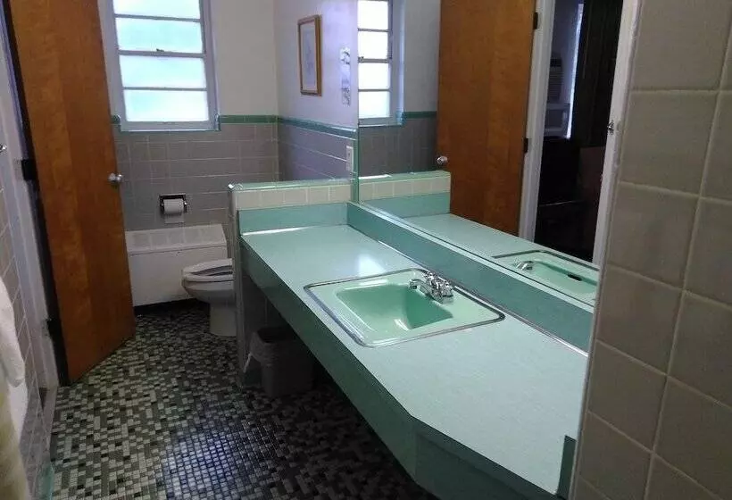 ホテル The Cardinal Inn