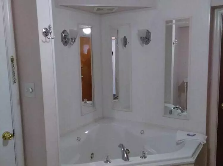 ホテル The Cardinal Inn