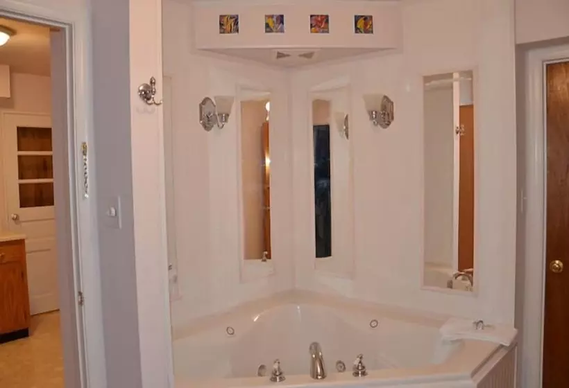 ホテル The Cardinal Inn