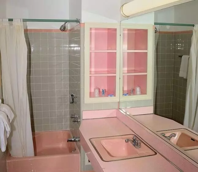 ホテル The Cardinal Inn