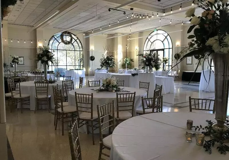 The Cook Hotel And Conference Center At Lsu