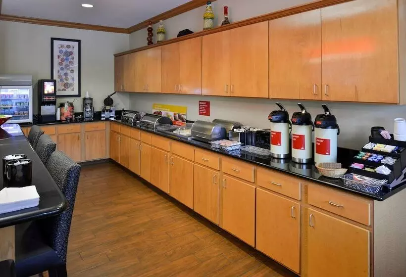 Отель Towneplace Suites Detroit Warren