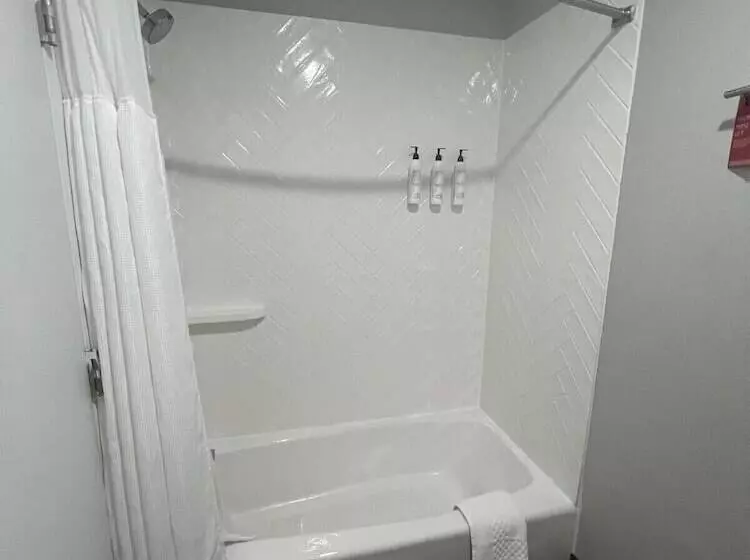 Отель Towneplace Suites Detroit Warren