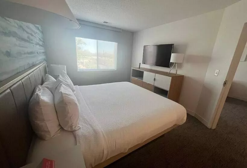 Отель Towneplace Suites Detroit Warren