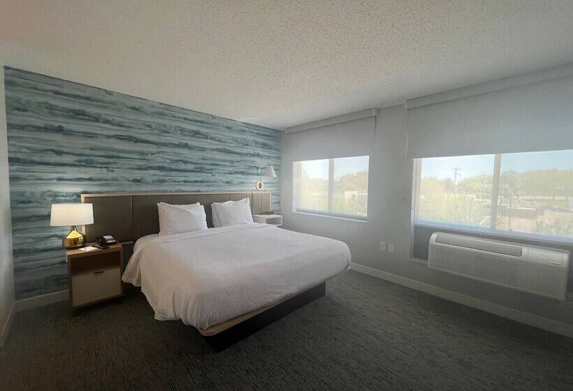 هتل Towneplace Suites Detroit Warren