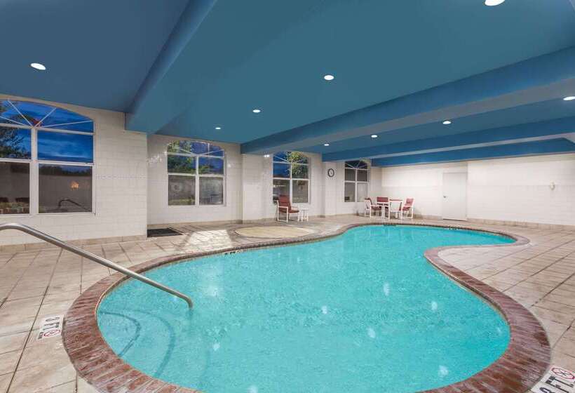 فندق Wingate By Wyndham Savannah Gateway