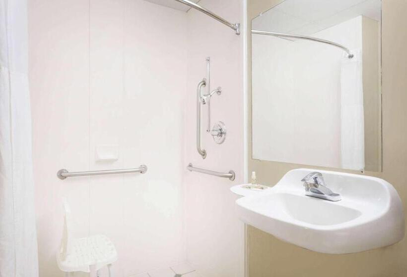 فندق Wingate By Wyndham Savannah Gateway