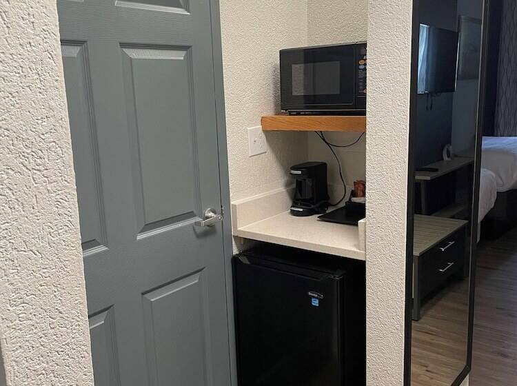 فندق Wingate By Wyndham Savannah Gateway