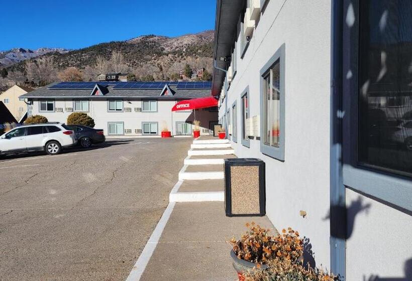 ホテル Adventure Inn   Glenwood Springs