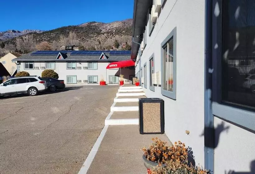 Отель Adventure Inn   Glenwood Springs