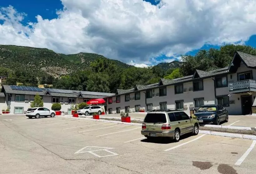 Отель Adventure Inn   Glenwood Springs