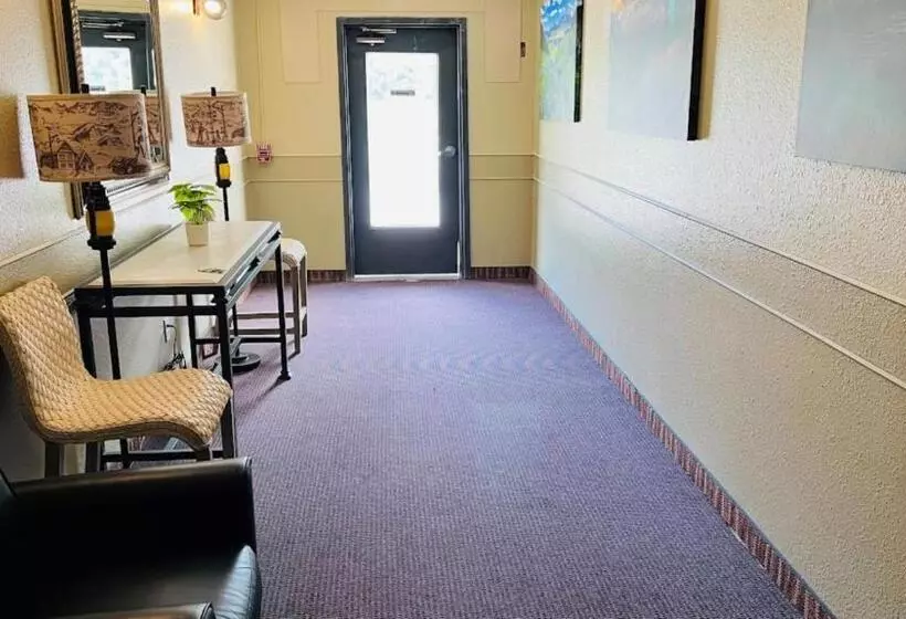 Отель Adventure Inn   Glenwood Springs