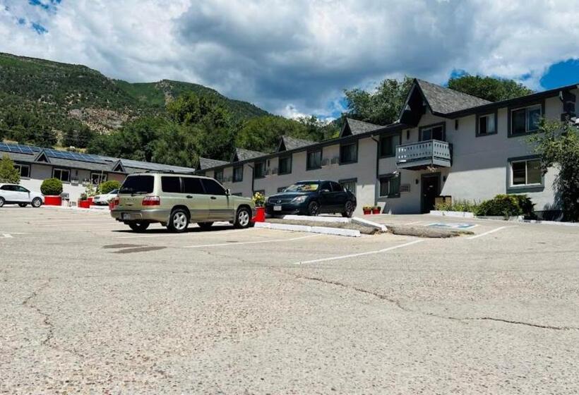 ホテル Adventure Inn   Glenwood Springs