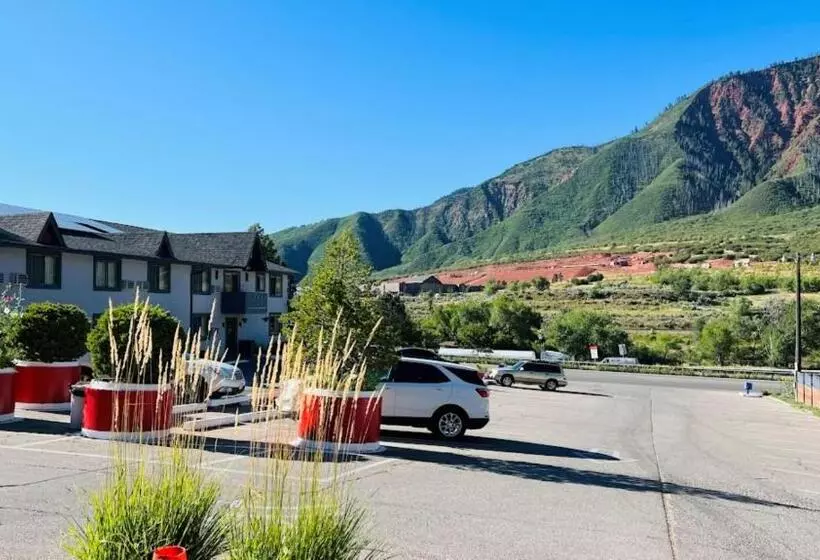 Отель Adventure Inn   Glenwood Springs