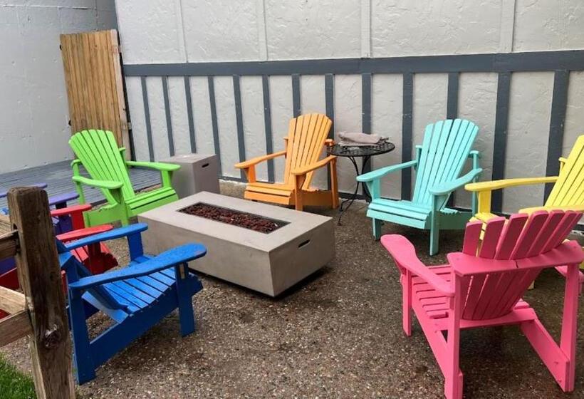 ホテル Adventure Inn   Glenwood Springs