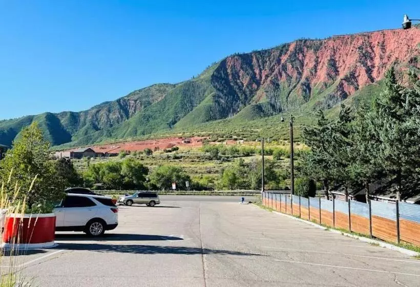 Отель Adventure Inn   Glenwood Springs