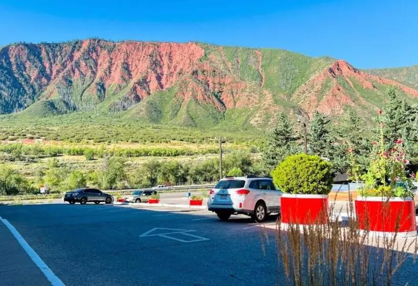 Отель Adventure Inn   Glenwood Springs
