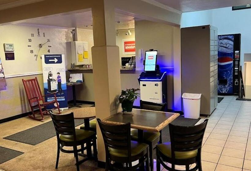 ホテル Adventure Inn   Glenwood Springs