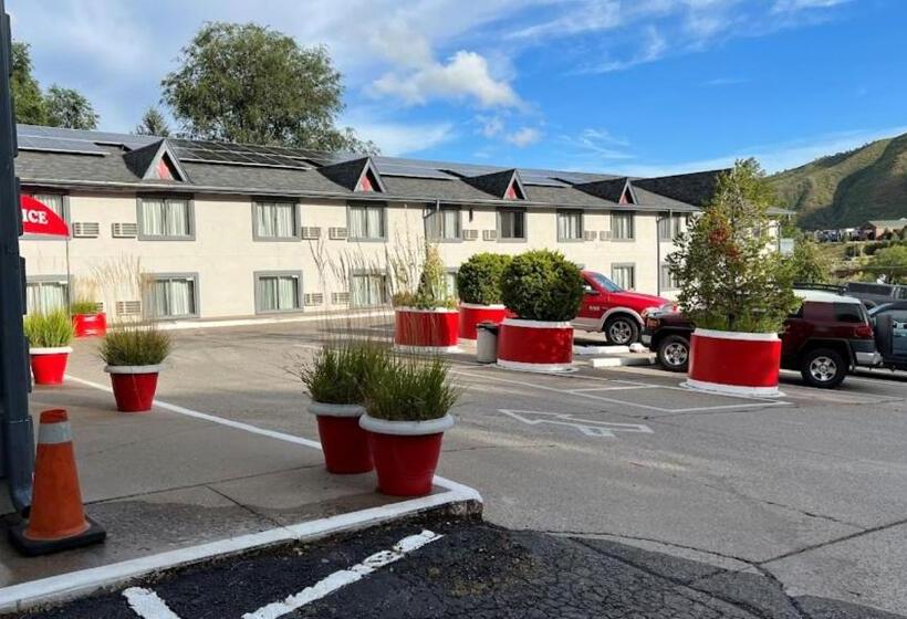 ホテル Adventure Inn   Glenwood Springs