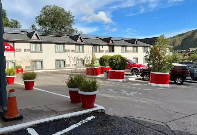 Отель Adventure Inn   Glenwood Springs